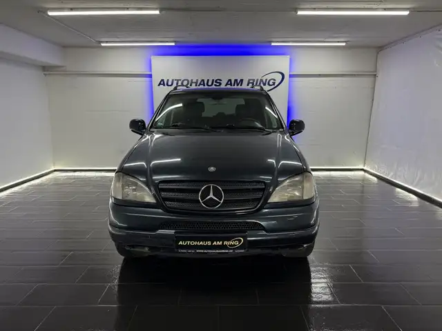 Mercedes-Benz ML 270 CDI DPF Aut. MEMORY TEMPO NAVI AHK LEDER