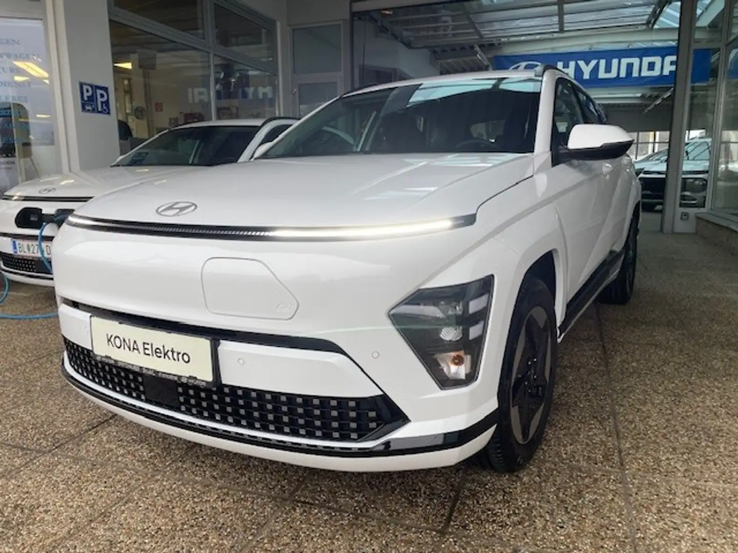 Hyundai KONA Kona Elektro 48,6kWh Smart Line Weiß - 1