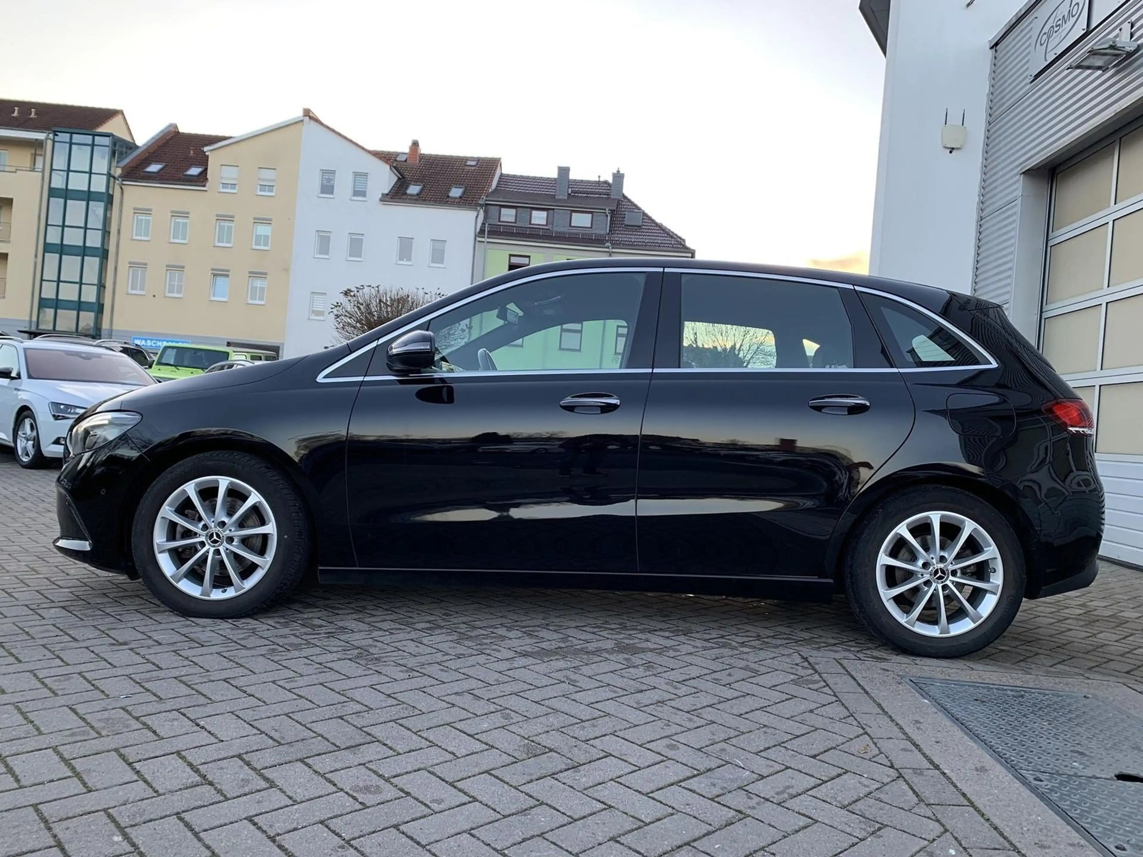 Mercedes-Benz B 200 d AHK+el.Klappe+Ambiente+LED+Kamera — photo 10