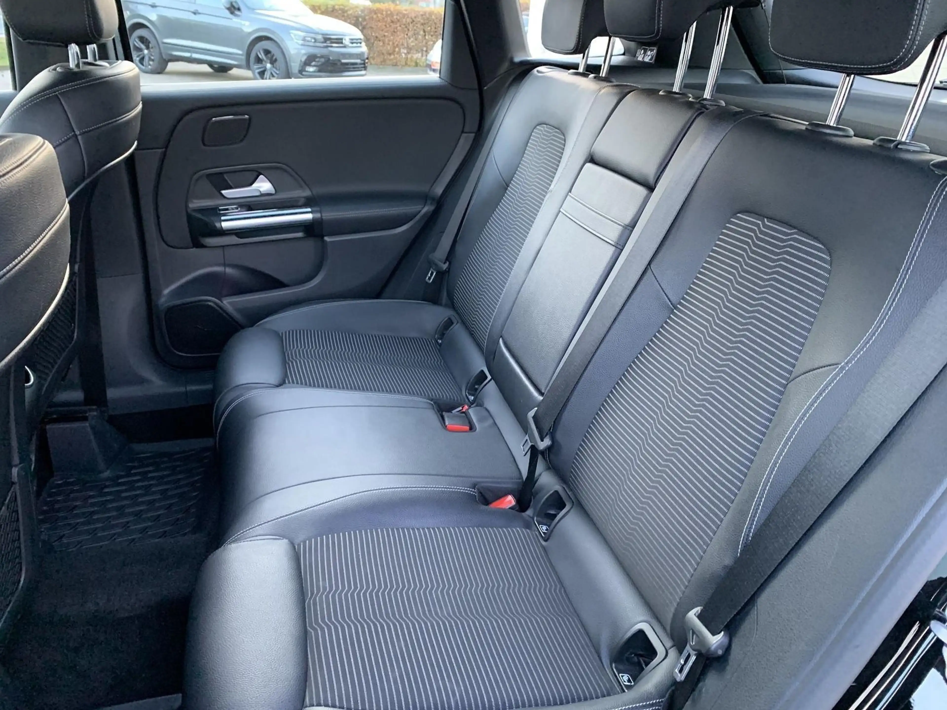 Mercedes-Benz B 200 d AHK+el.Klappe+Ambiente+LED+Kamera — photo 12