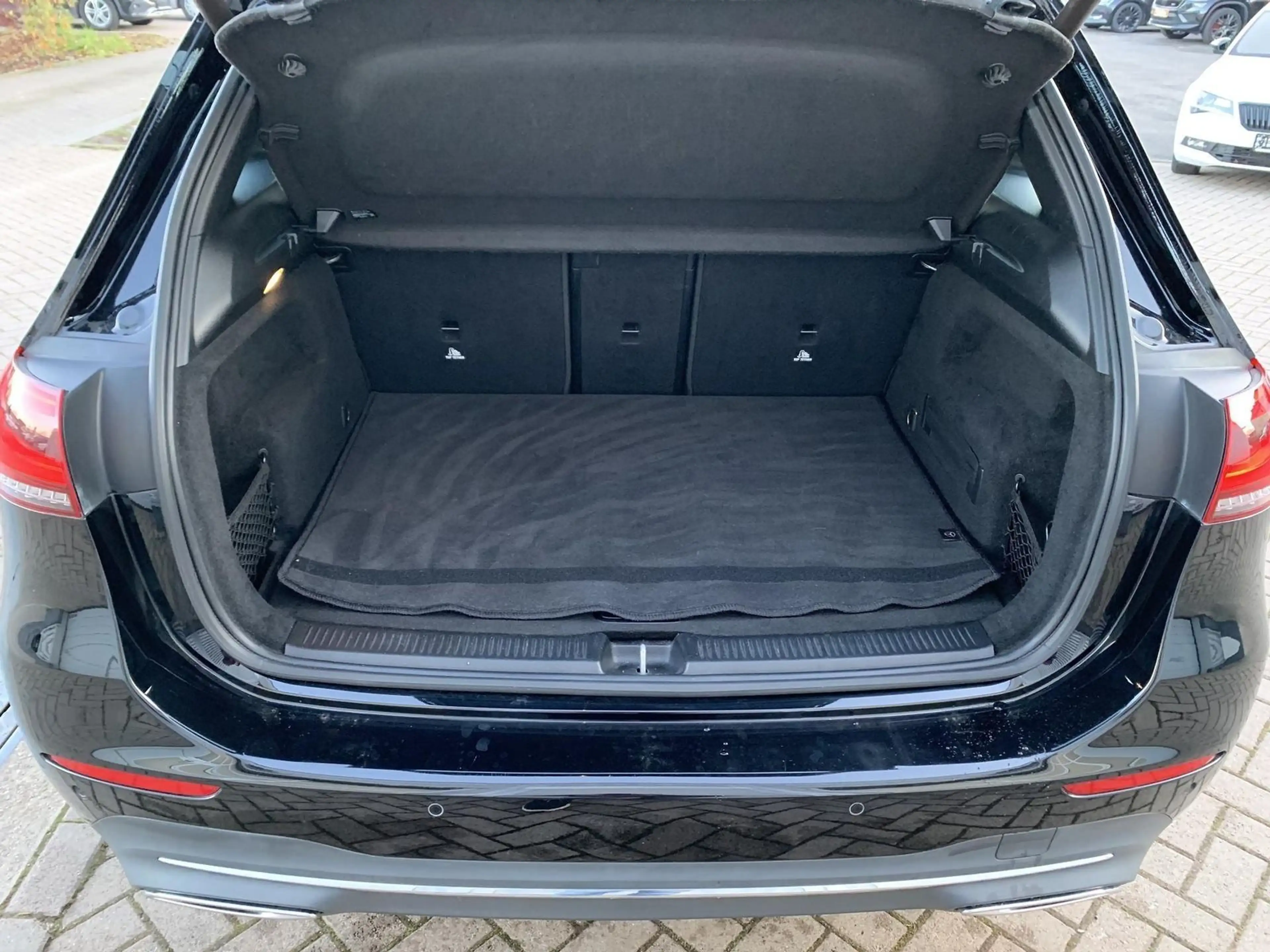 Mercedes-Benz B 200 d AHK+el.Klappe+Ambiente+LED+Kamera — photo 6