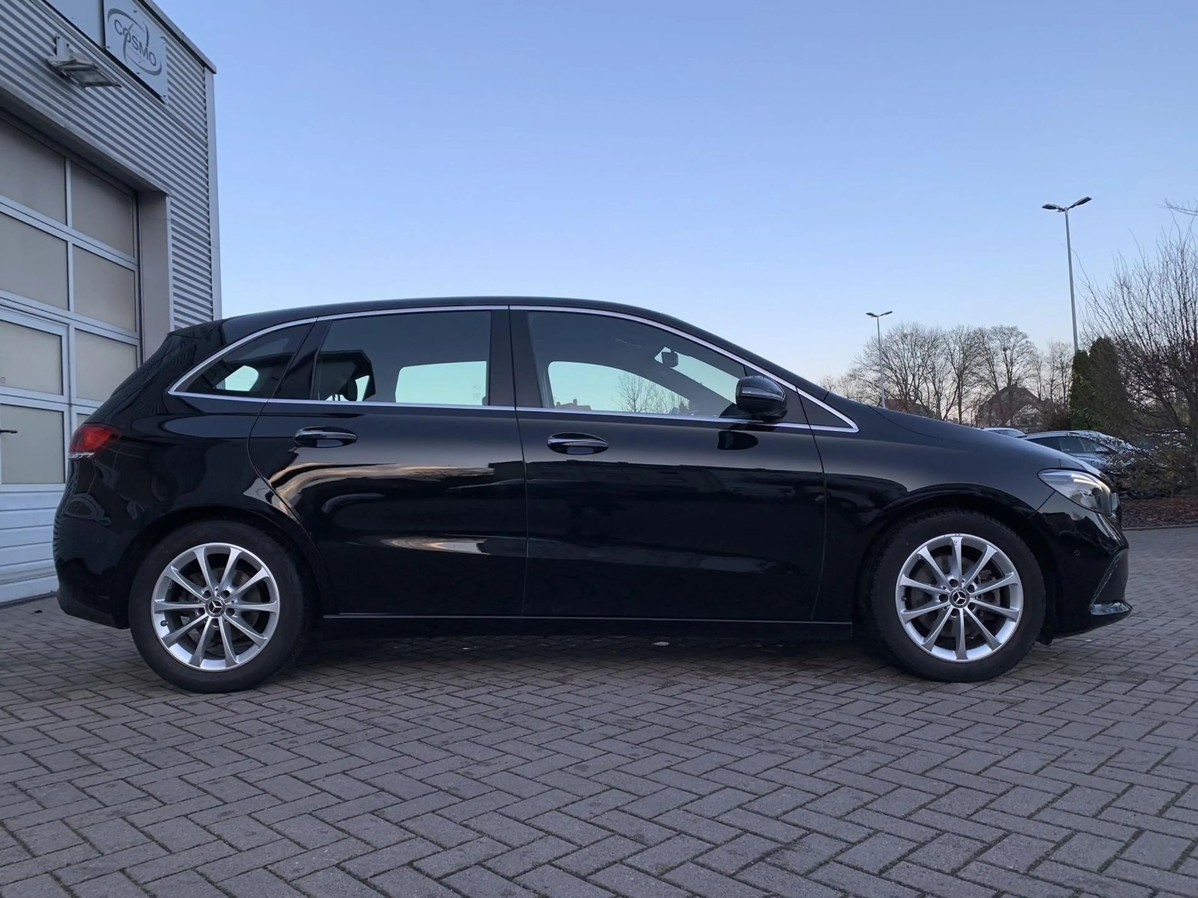 Mercedes-Benz B 200 d AHK+el.Klappe+Ambiente+LED+Kamera — photo 4