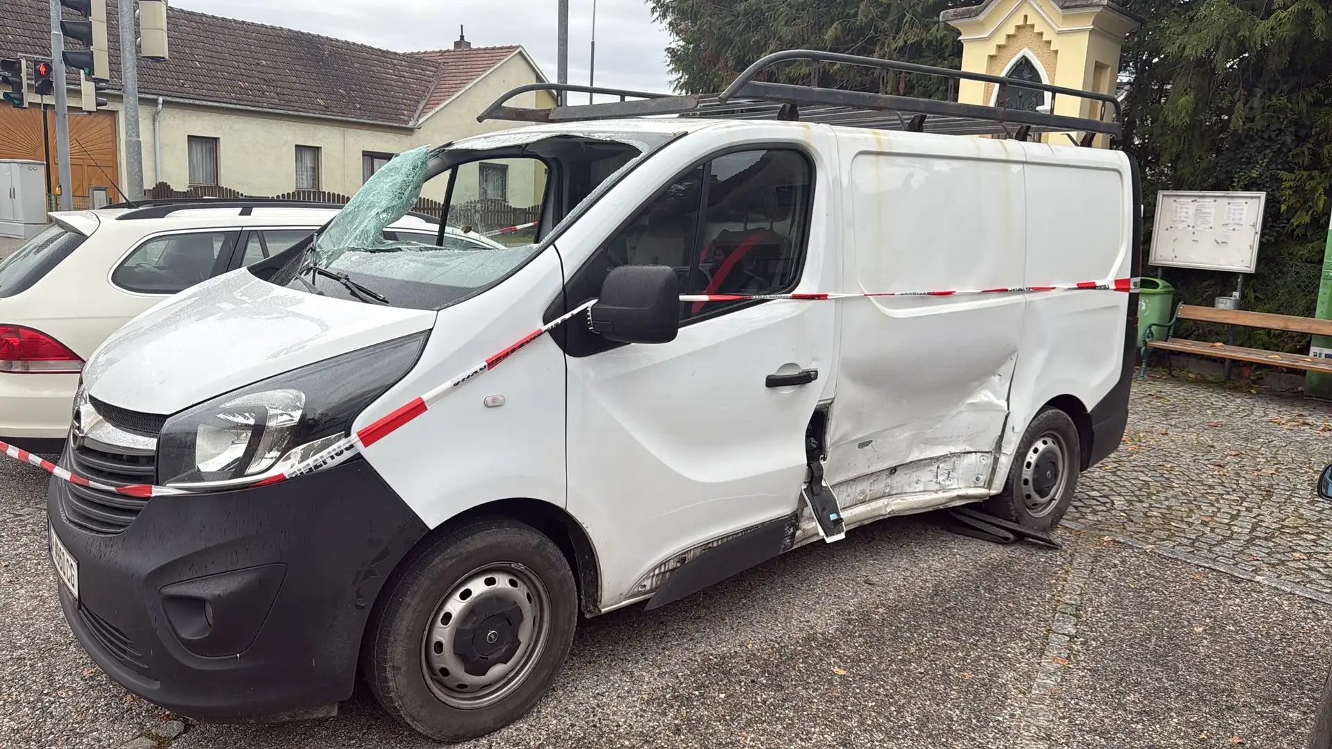 Opel Vivaro Life Edition L1H1 2,5 DTI 2,9t - 2