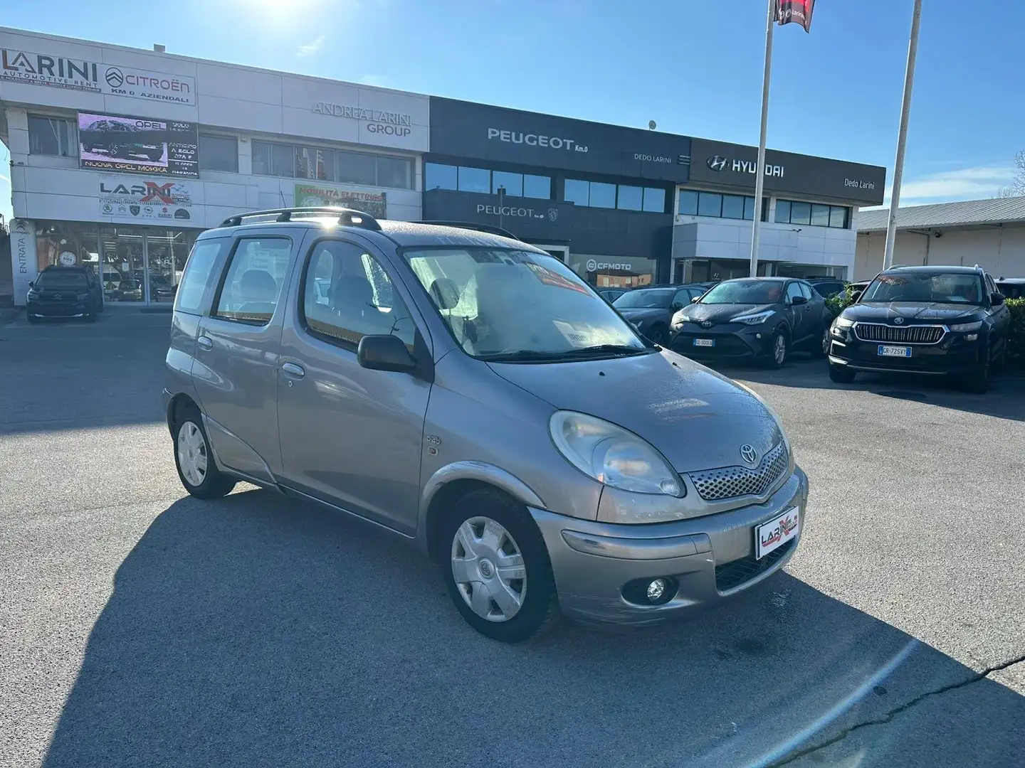 Toyota Yaris Yaris Verso Verso 1.4 d-4d Sol my03 Silver - 1