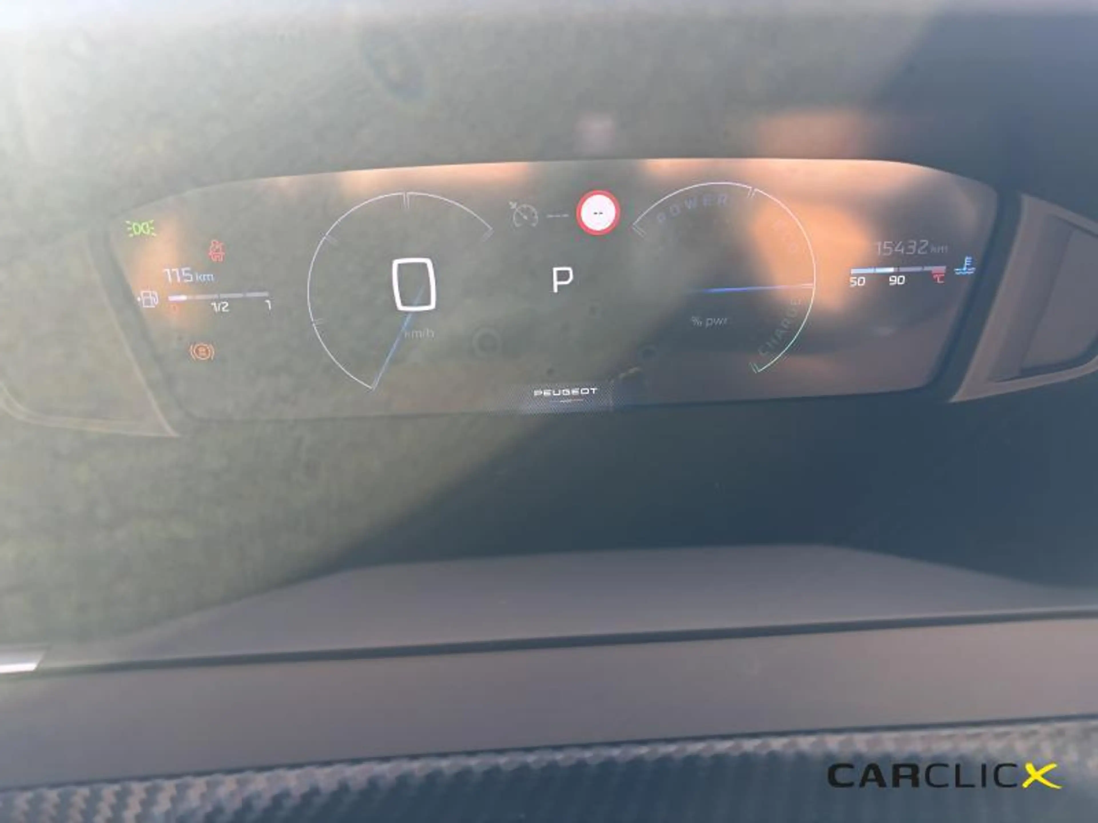 Peugeot 2008 Allure Hybrid 145 e-DSC6 — photo 15