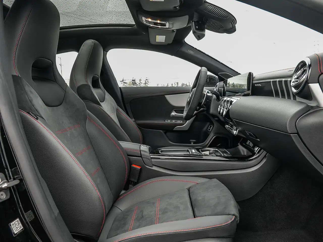 Mercedes-Benz CLA снимка Mercedes-Benz CLA