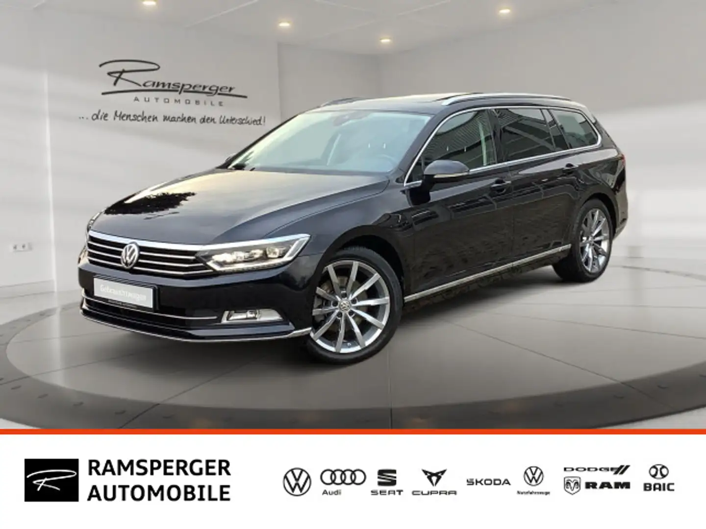 Volkswagen Passat Variant 1.5 TSI DSG Highline AHK ACC Pano Schwarz - 1