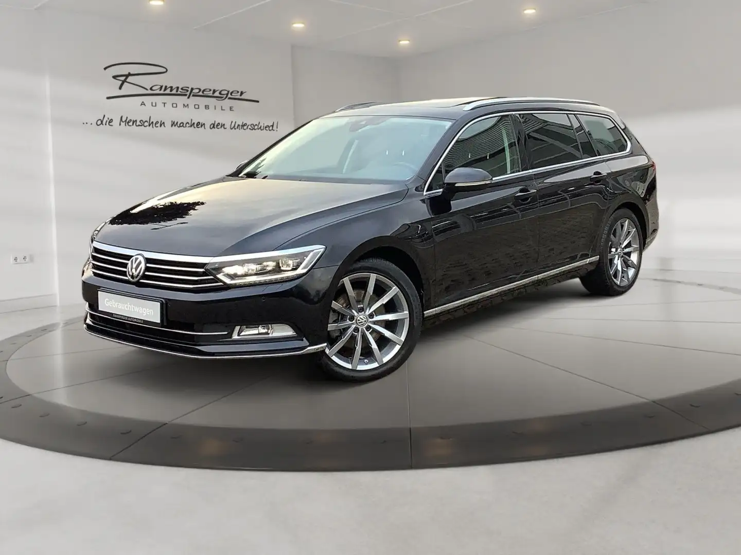 Volkswagen Passat Variant 1.5 TSI DSG Highline AHK ACC Pano Schwarz - 2
