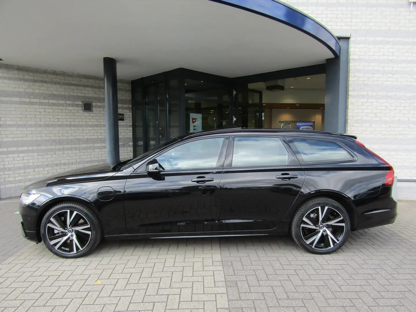 Volvo V90 T6 350pk Plug-In Hybrid Aut AWD Ultimate Dark | Vi Zwart - 2
