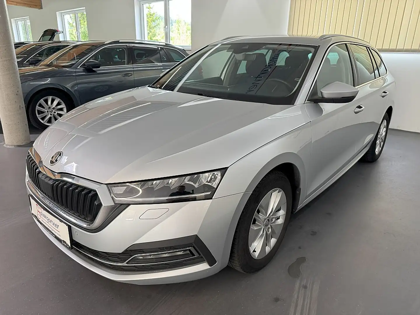 Skoda Octavia Combi 2,0TDI DSG *LED*Virtual*NAVI*Sitzheizung*... Argent - 2