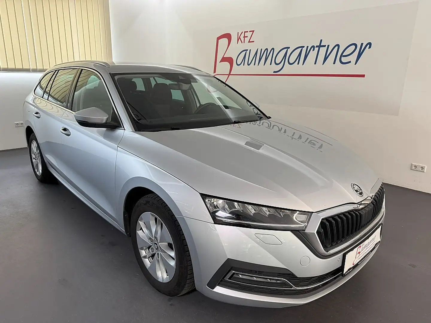 Skoda Octavia Combi 2,0TDI DSG *LED*Virtual*NAVI*Sitzheizung*... Argent - 1