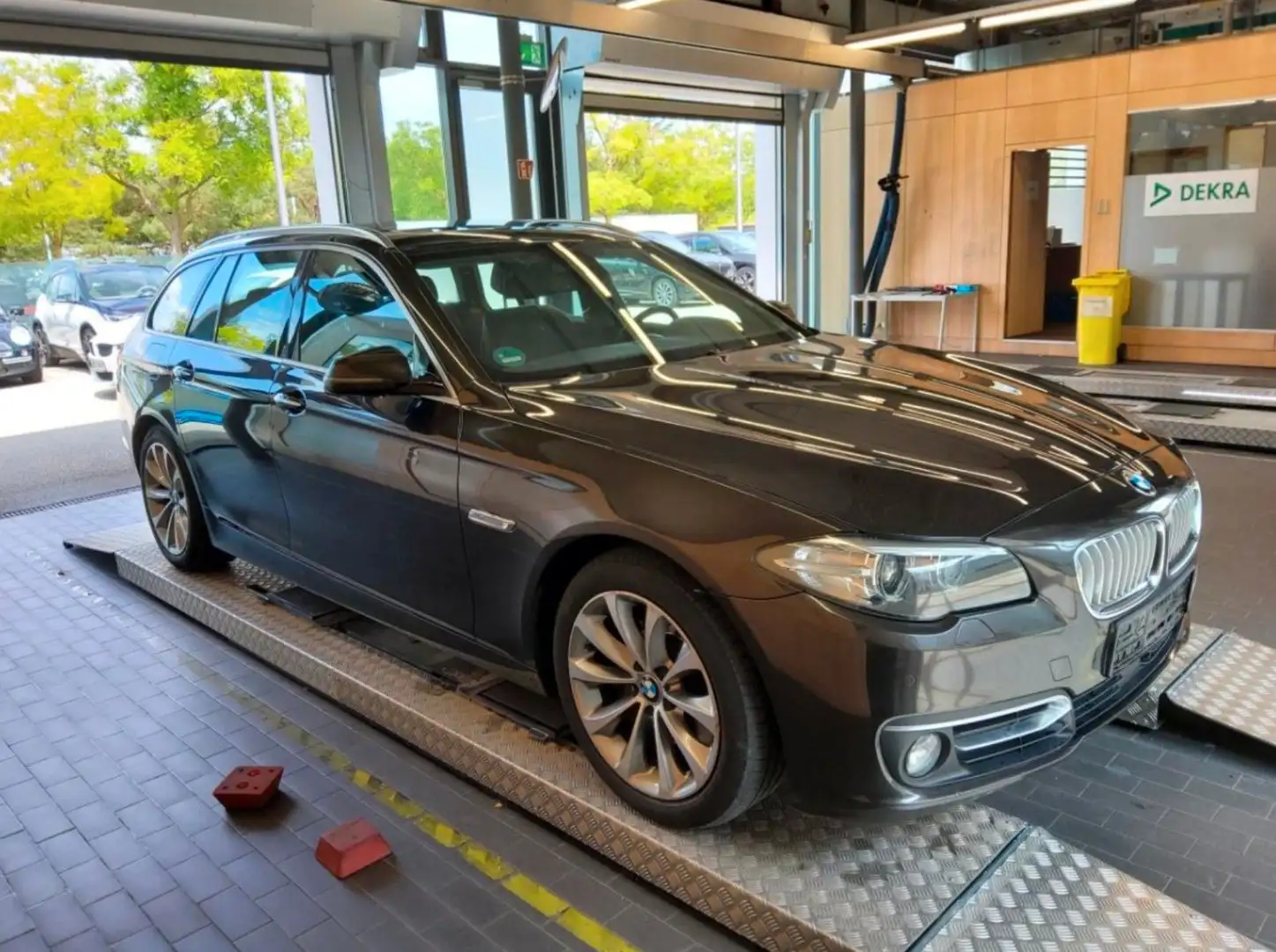 BMW 530 d Modern Line Panorama Head-Up Leder Memory Grau - 2