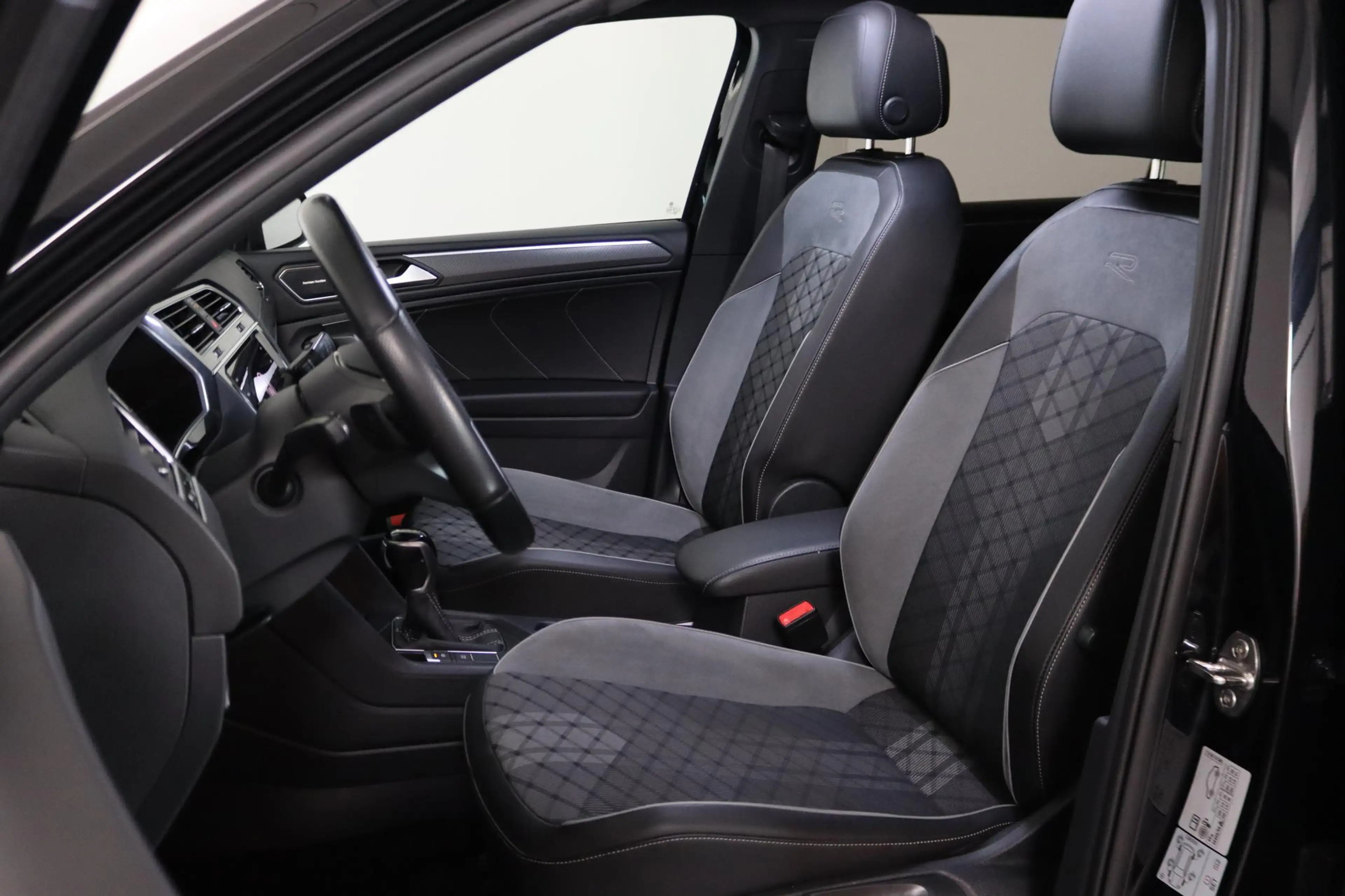Volkswagen Tiguan Allspace 1.5 TSI R-Line Business+ 7-Persoons Panoramadak, I — photo 4