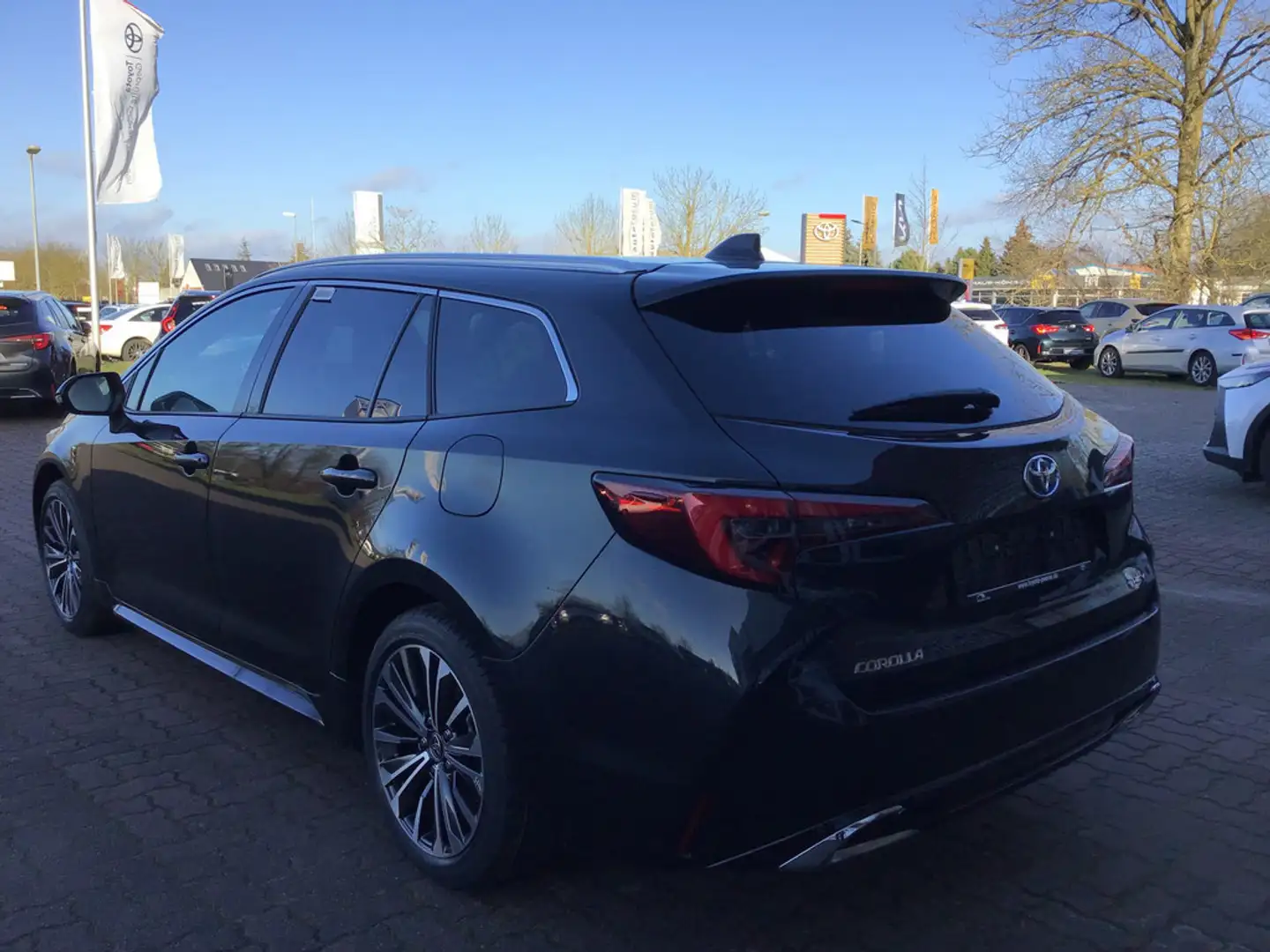 Toyota Corolla Touring Sports 2.0 Hybrid Team D LED Zwart - 2