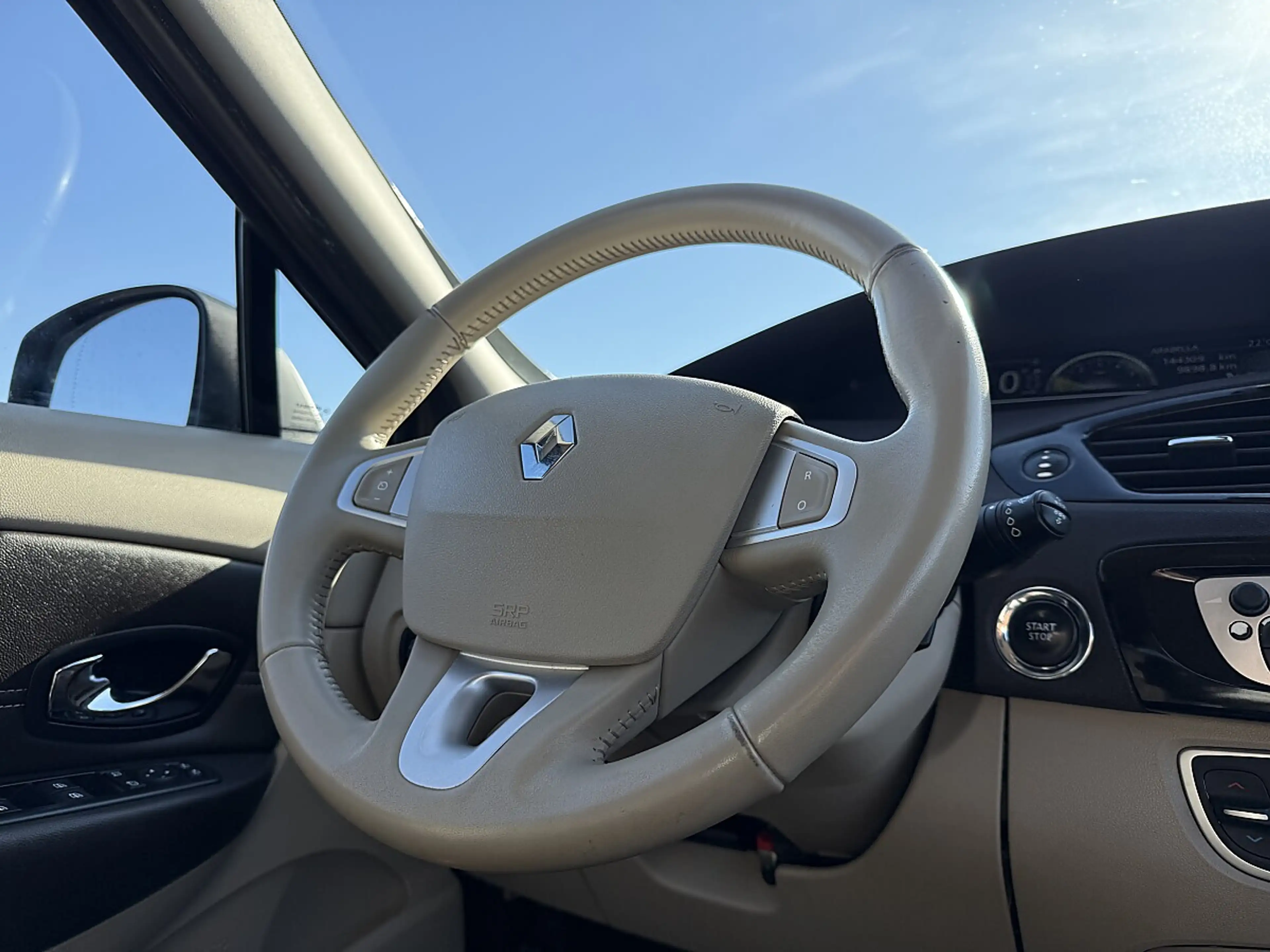 Renault Scenic Scénic dCi 110 EDC Privilège — photo 12