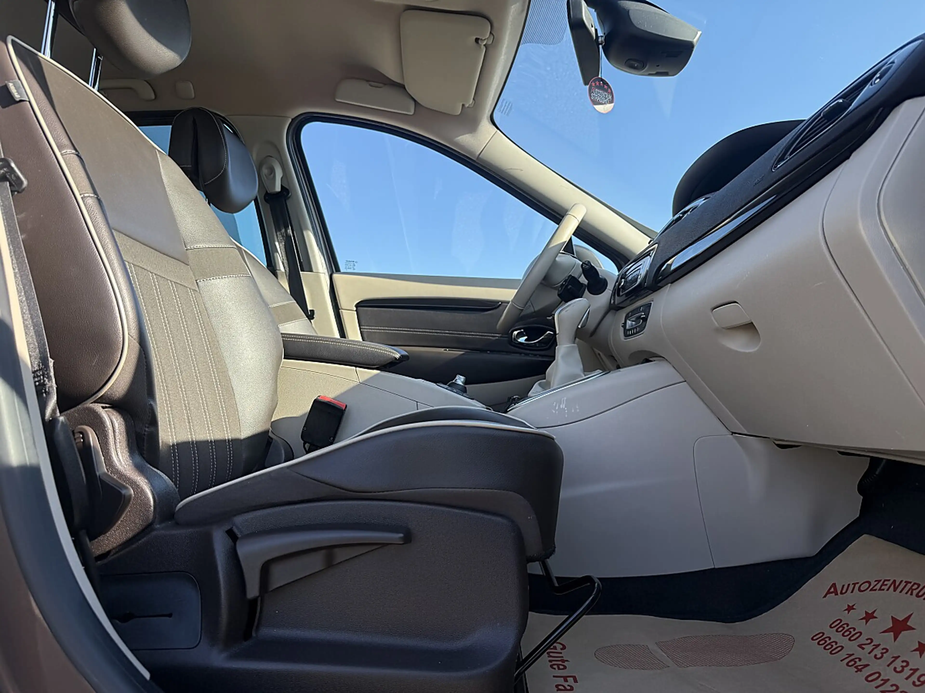 Renault Scenic Scénic dCi 110 EDC Privilège — photo 10