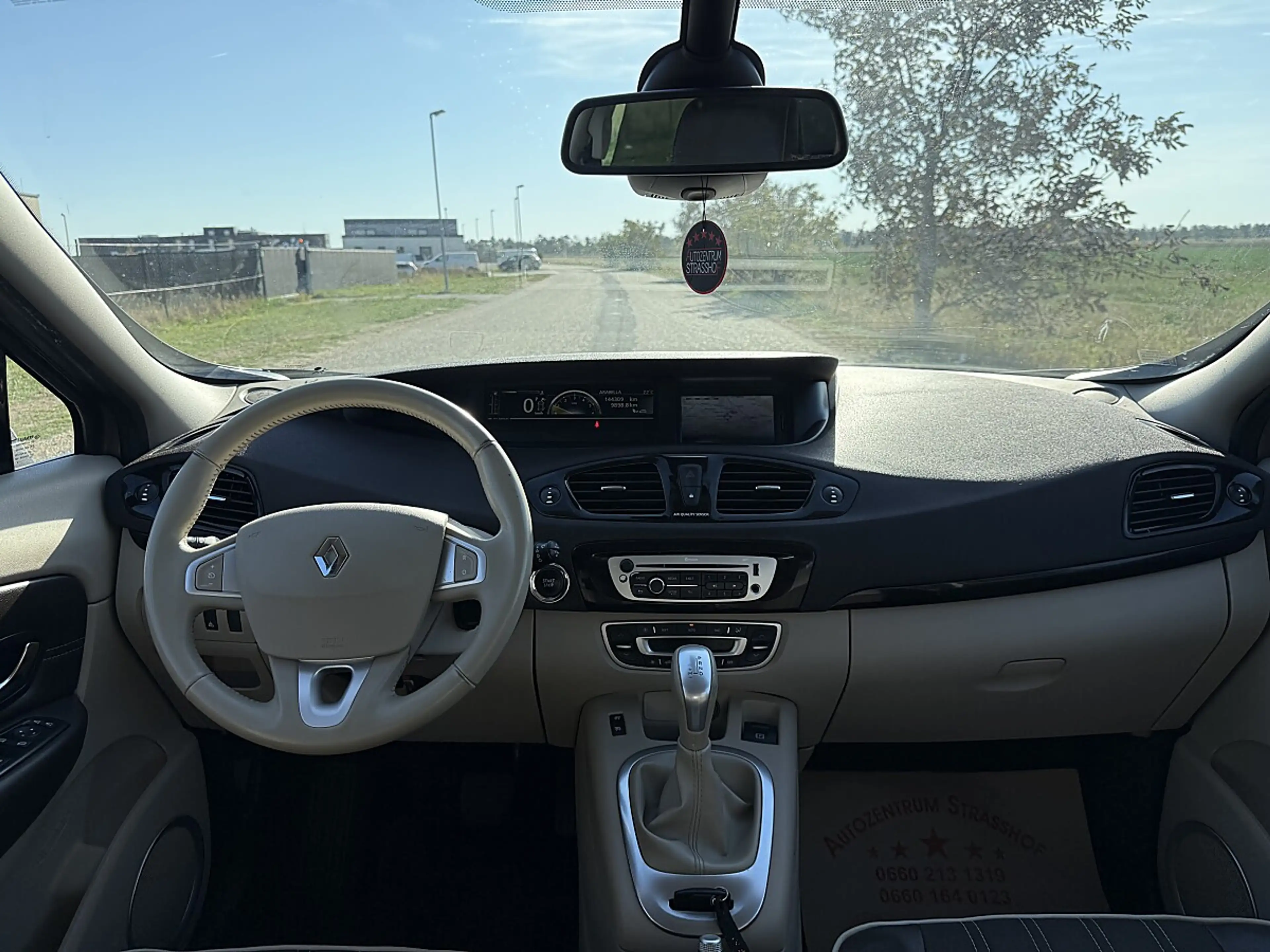 Renault Scenic Scénic dCi 110 EDC Privilège — photo 11
