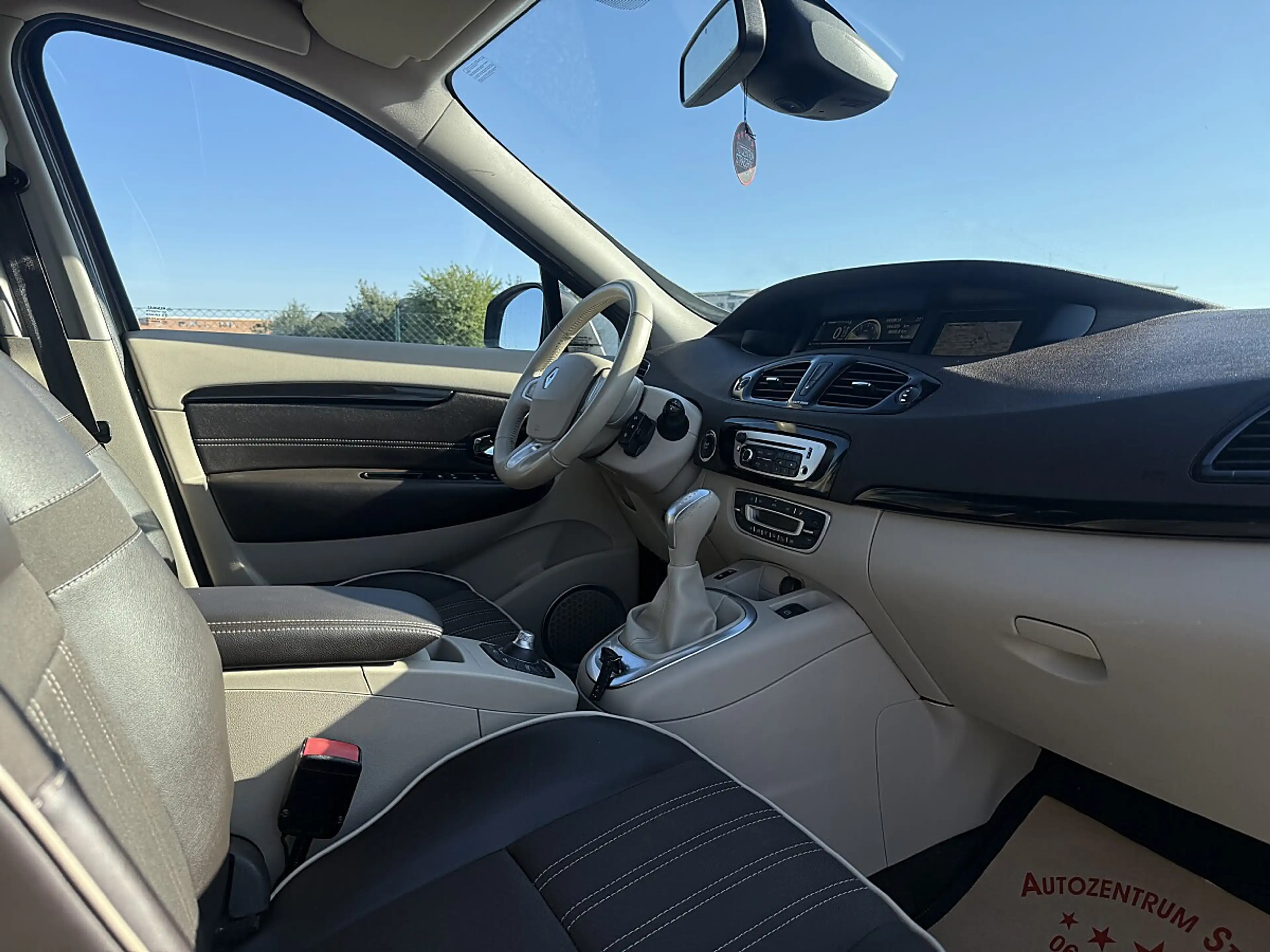 Renault Scenic Scénic dCi 110 EDC Privilège — photo 9
