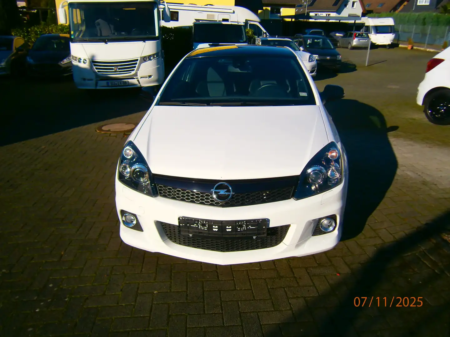 Opel Astra OPC Race Camp Wit - 1