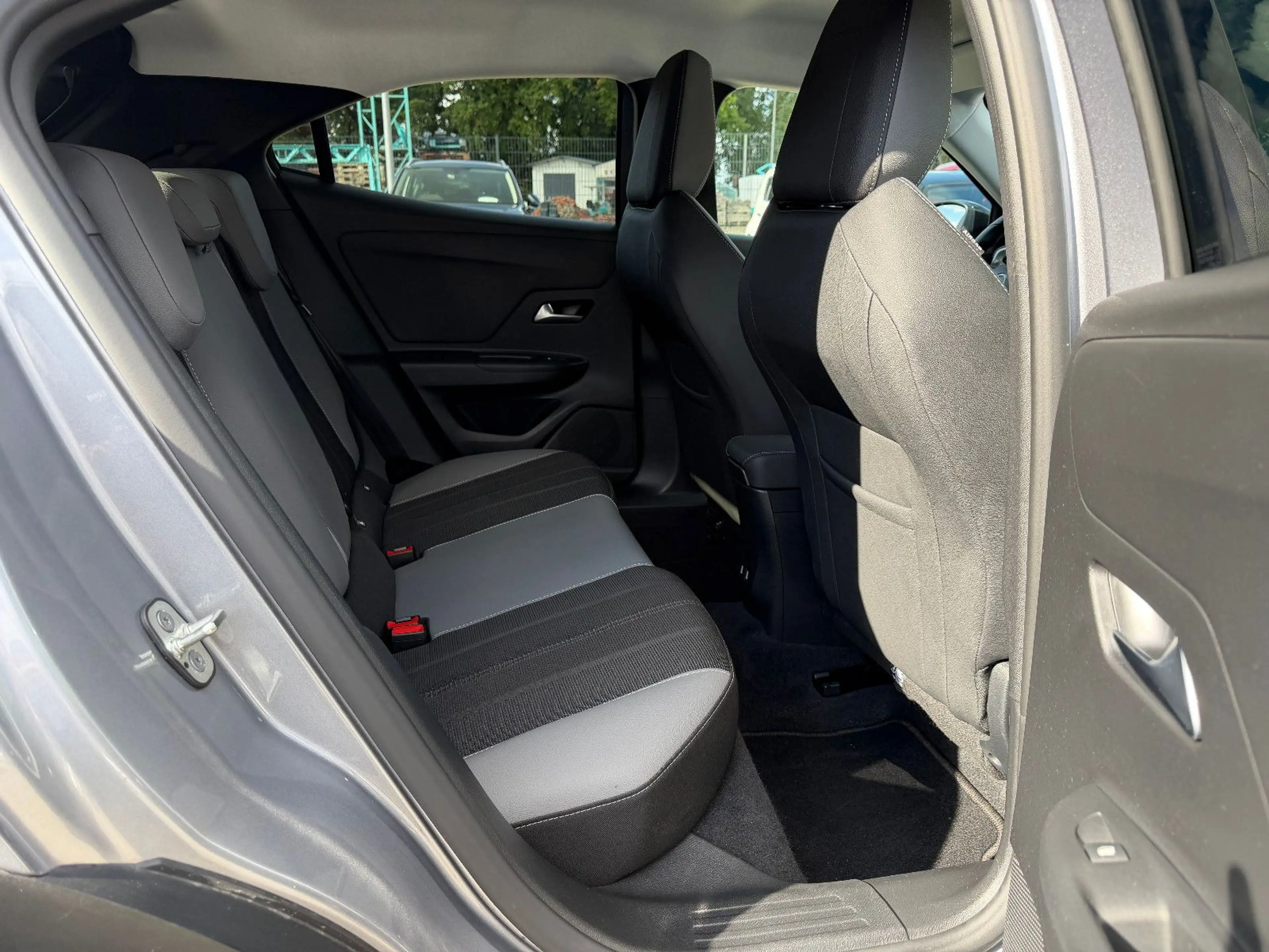 Opel Mokka-E Elegance LED Kamera SHZ PDC Navi — photo 12