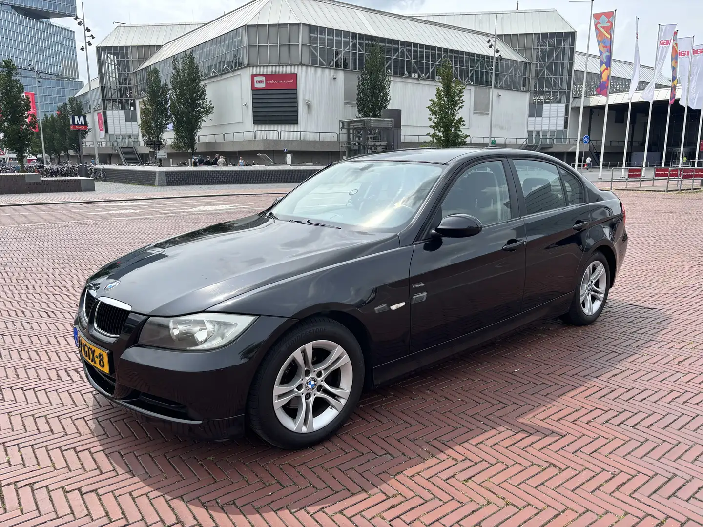 BMW 330 316i Business Line Zwart - 2