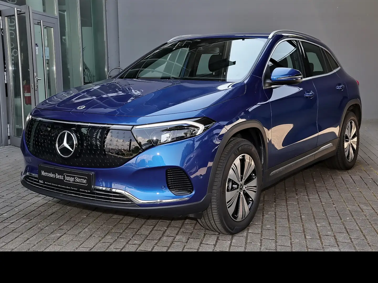 Mercedes-Benz EQA 300 4M TOTWINKEL+DISTRONIC+MEMORY+KAMERA+18" Bleu - 1