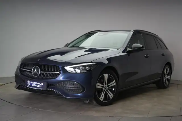 Mercedes-Benz C-Class view 3