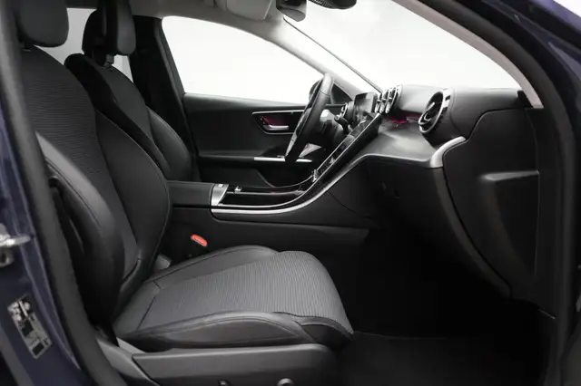 Mercedes-Benz C-Class view 7