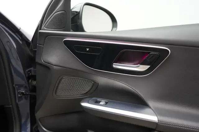 Mercedes-Benz C-Class view 10