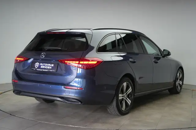 Mercedes-Benz C-Class view 4