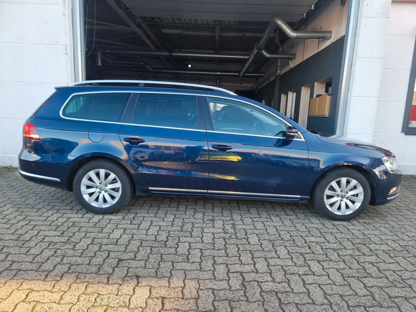 Volkswagen Passat Variant 2.0  Business Edition /ZR/WA Neu Blau - 2