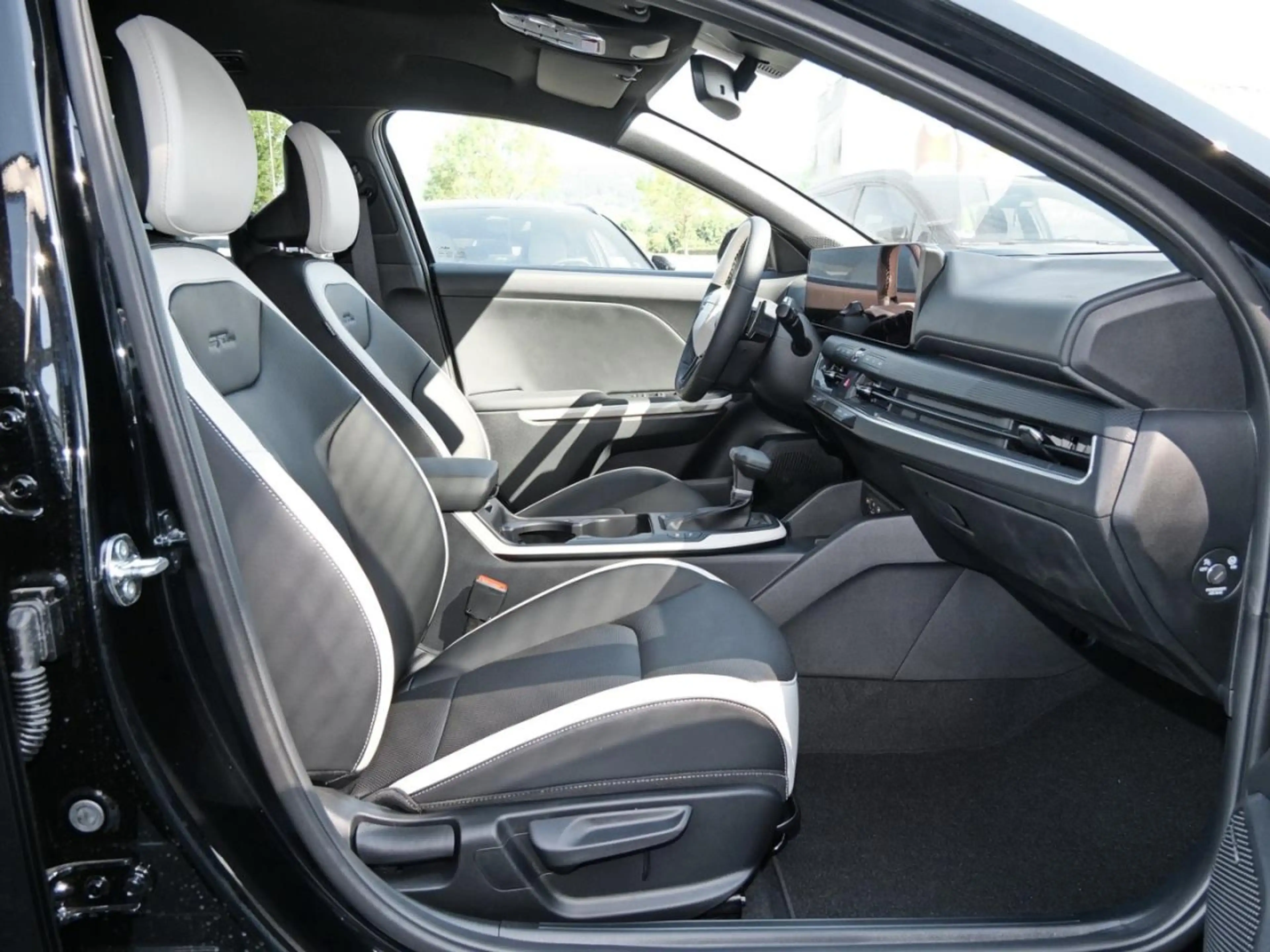 Kia K4 SW 1.6T DCT GT-Line Sound-P DriveWise HUD — photo 9