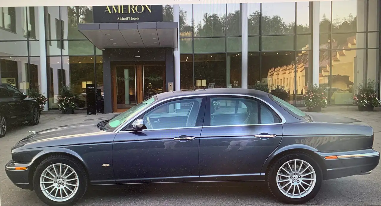 Jaguar XJ