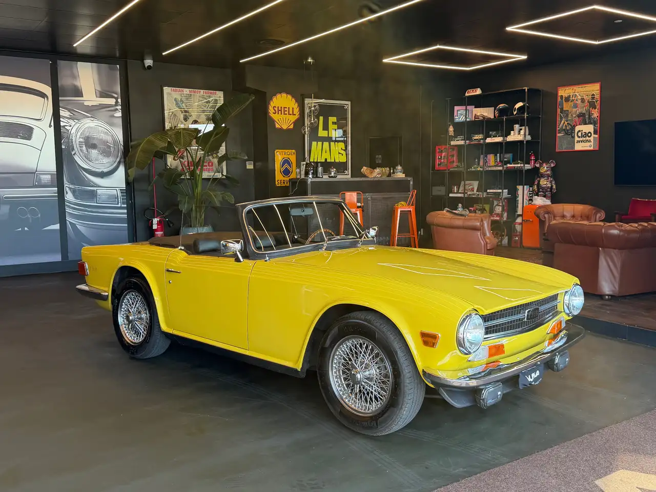 Triumph TR6 PI Seconda serie con HARD TOP, foto 3