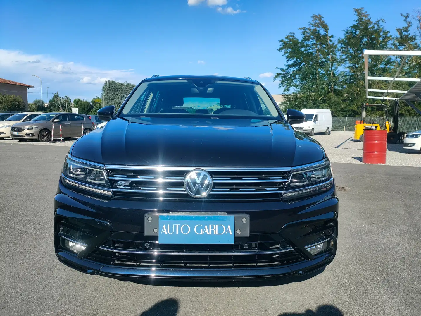 Volkswagen Tiguan II 2.0 tdi R-LINE 4x4 190cv dsg iva deducibile Nero - 2