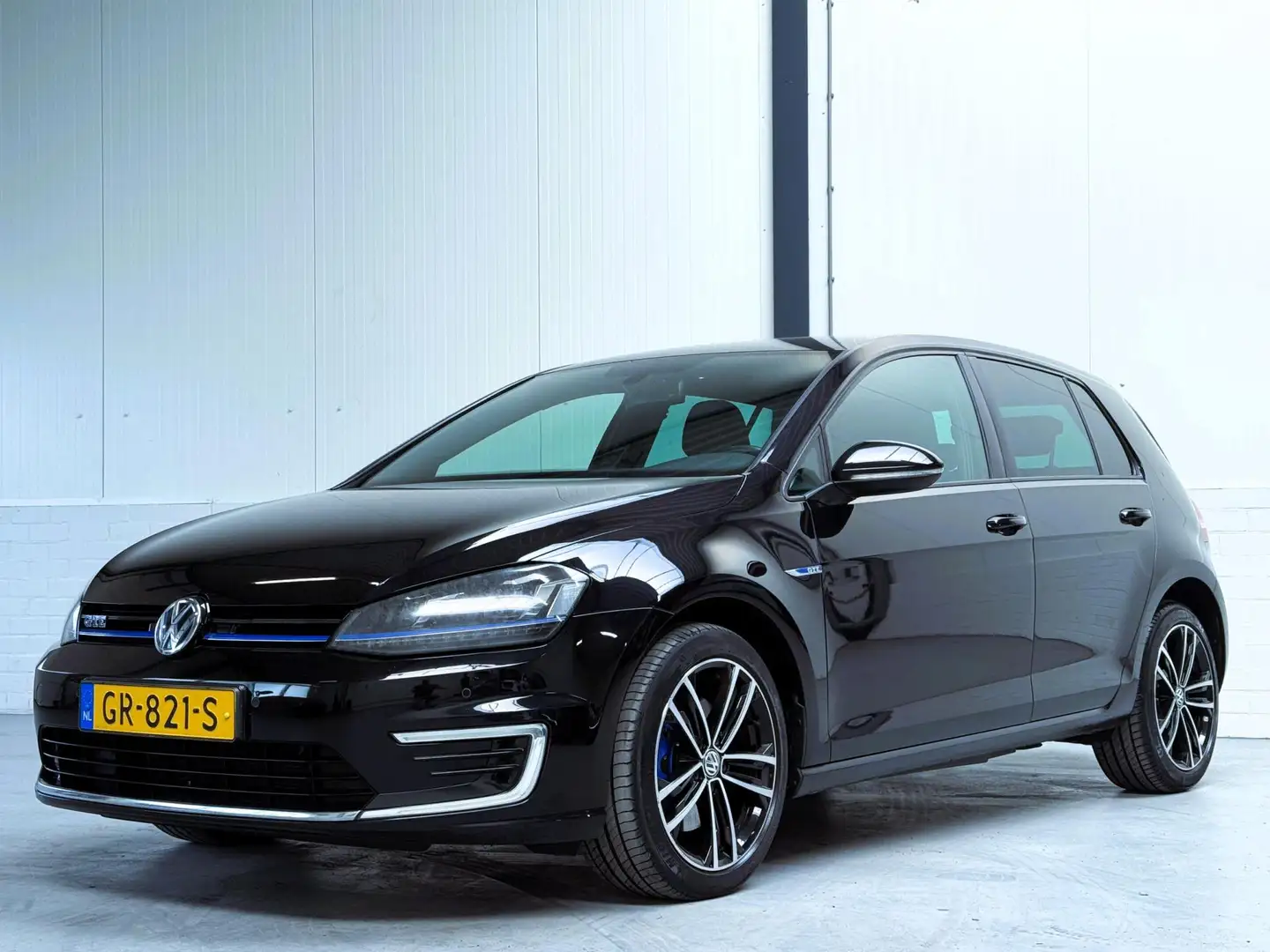 Volkswagen Golf GTE 1.4 TSI Dealer O.H. Zwart - 2
