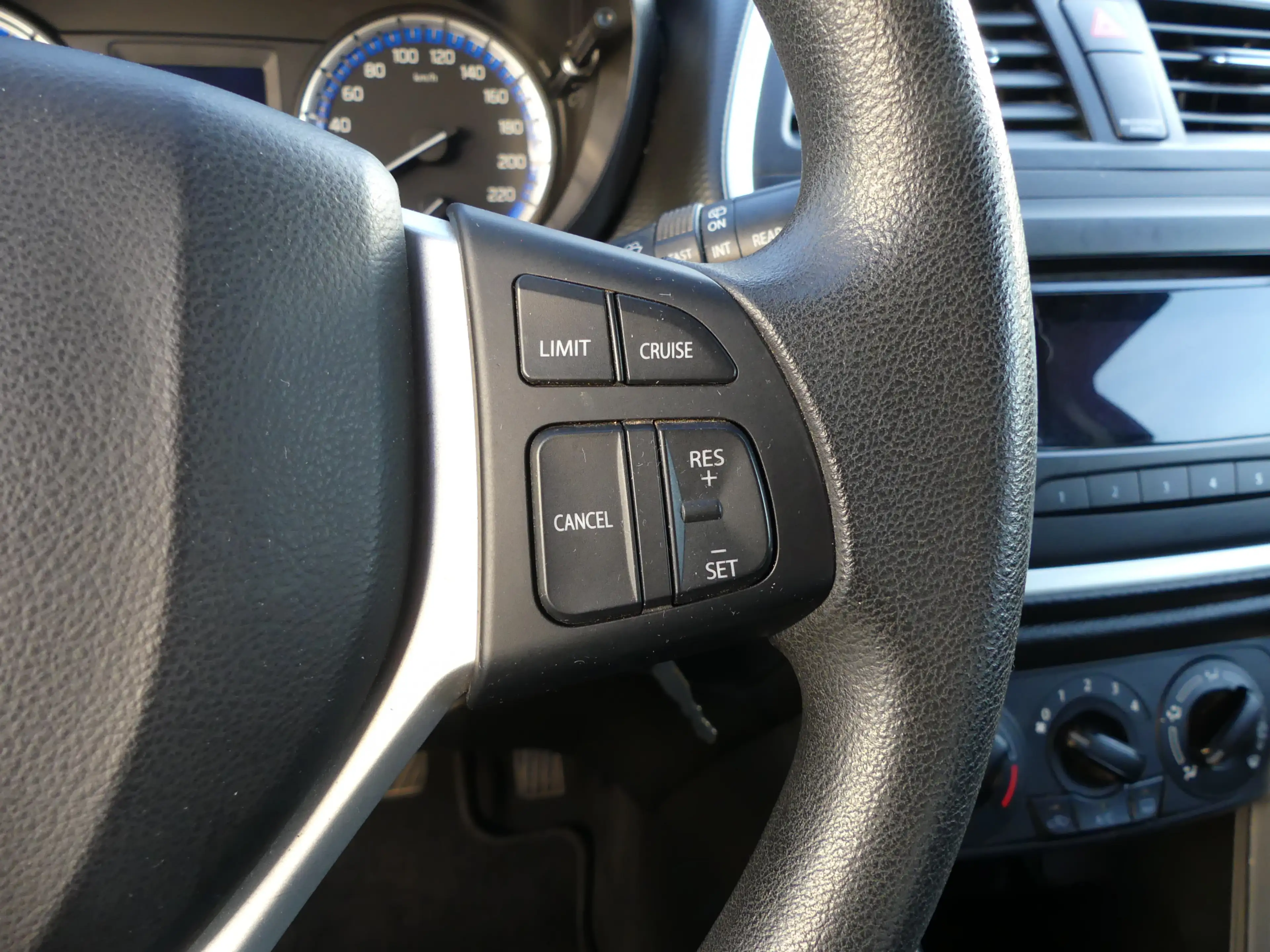 Suzuki SX4 Club | MFL | TEMPOMAT | USB — photo 14
