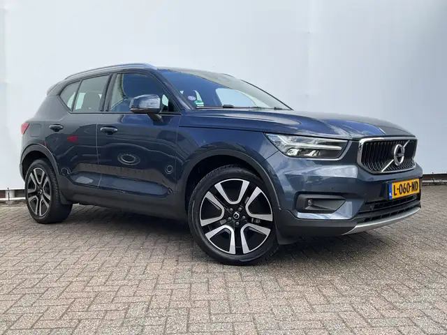 Volvo XC40 view 11