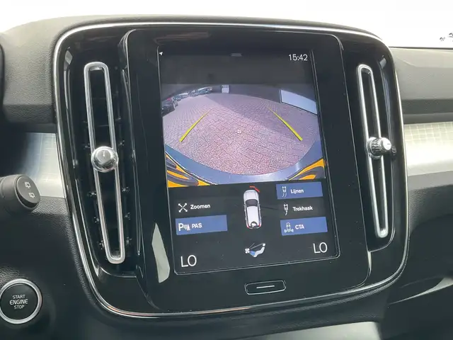 Volvo XC40 view 4