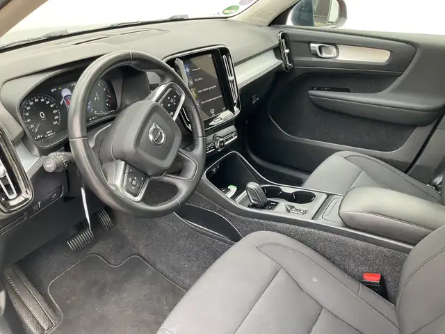 Volvo XC40 view 12