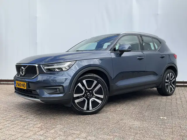 Volvo XC40 view 8
