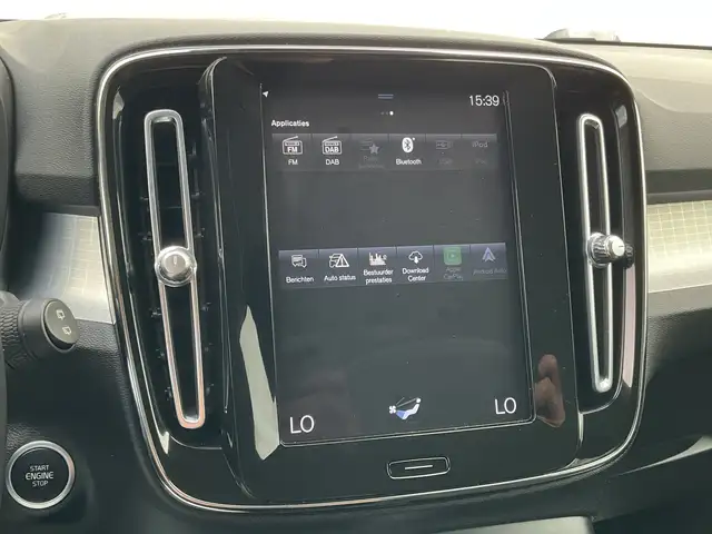 Volvo XC40 view 5
