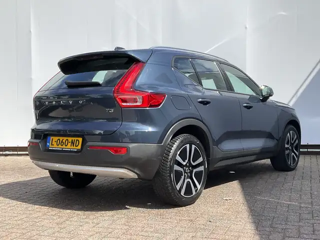 Volvo XC40 view 9