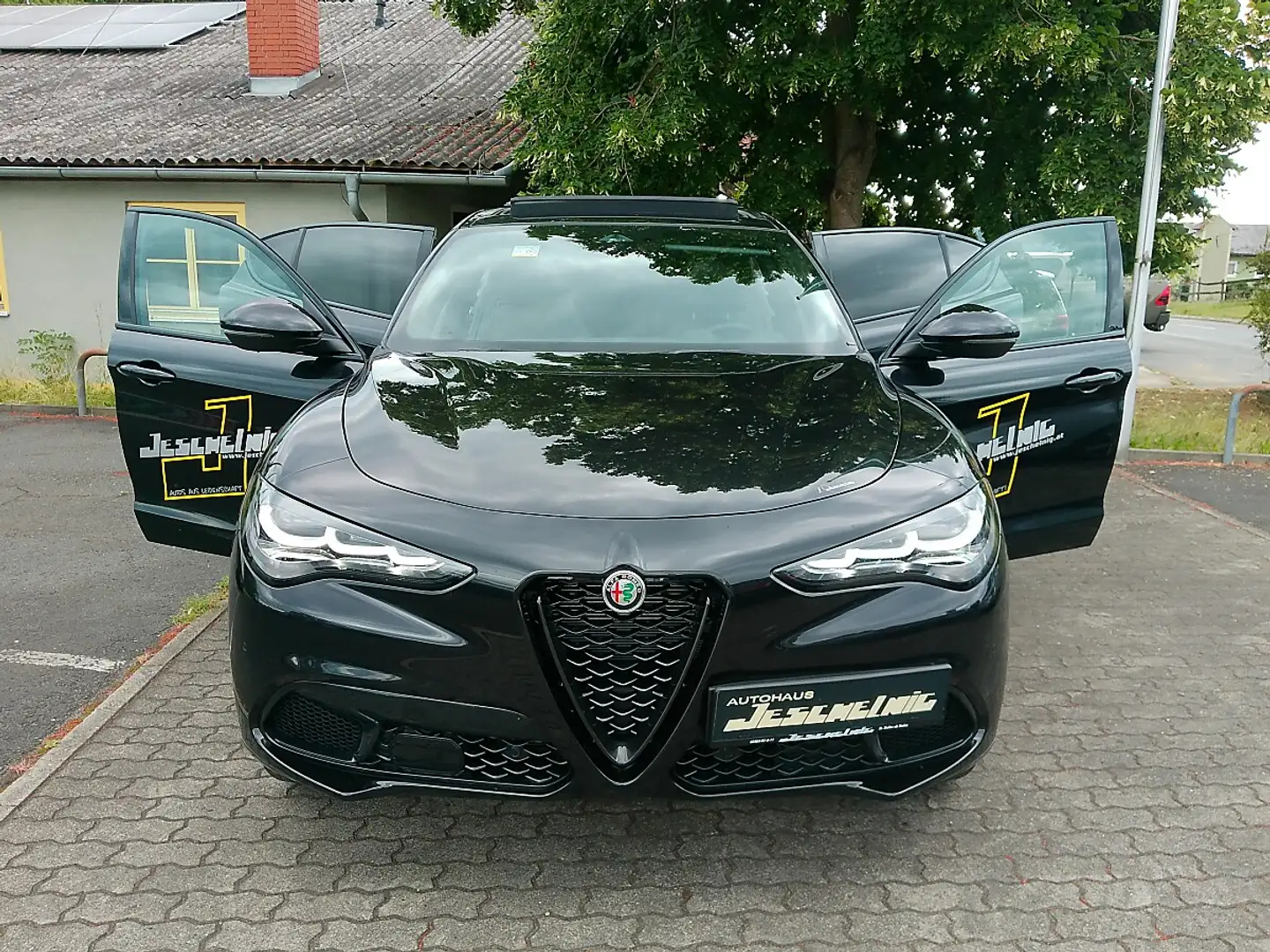 Alfa Romeo Stelvio Veloce 2,2 16V 210 AT8 Q4 Schwarz - 1