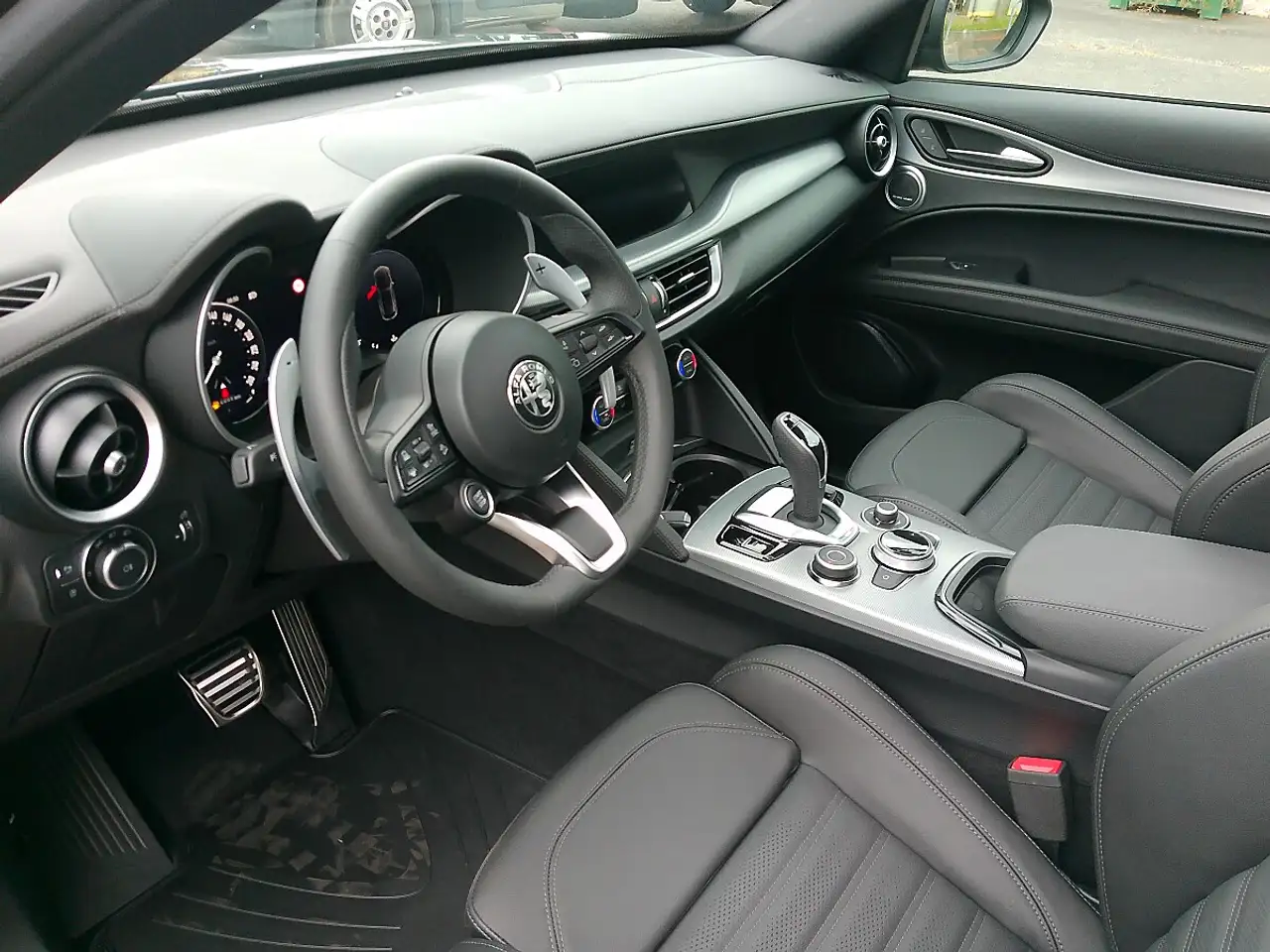 Alfa Romeo Stelvio 2026 — фото 13
