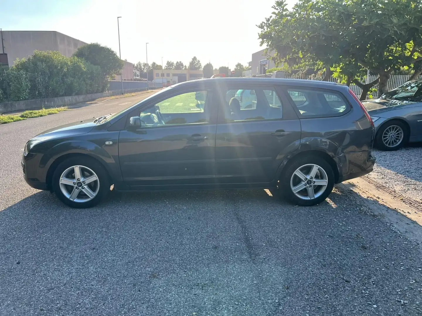Ford Focus C-Max Focus 1.6 TDCi (110CV) S.W. DPF Grau - 1