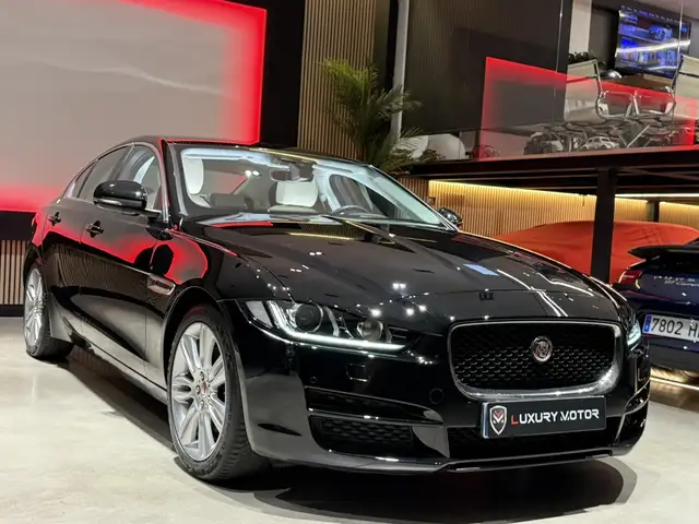 Jaguar XE 2.0i4D SE RWD Aut. 180