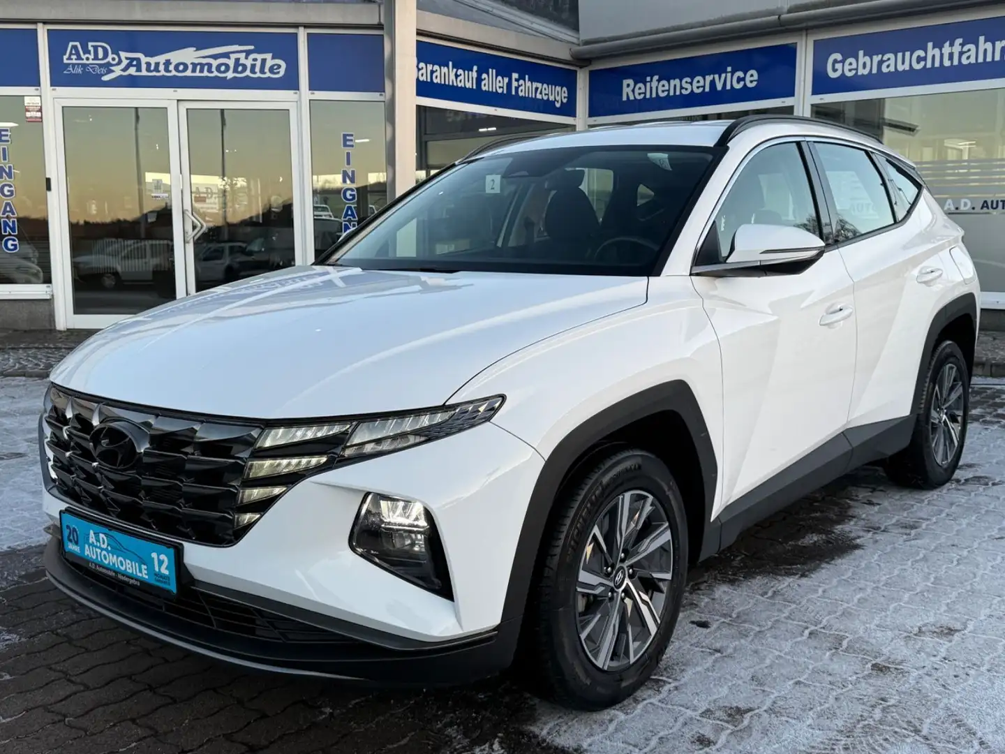 Hyundai TUCSON ix 35 1.6 Trend Hybrid 2WD Weiß - 1