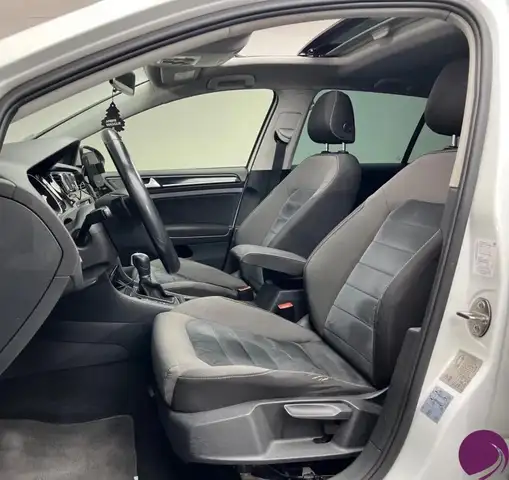 Volkswagen Golf view 8