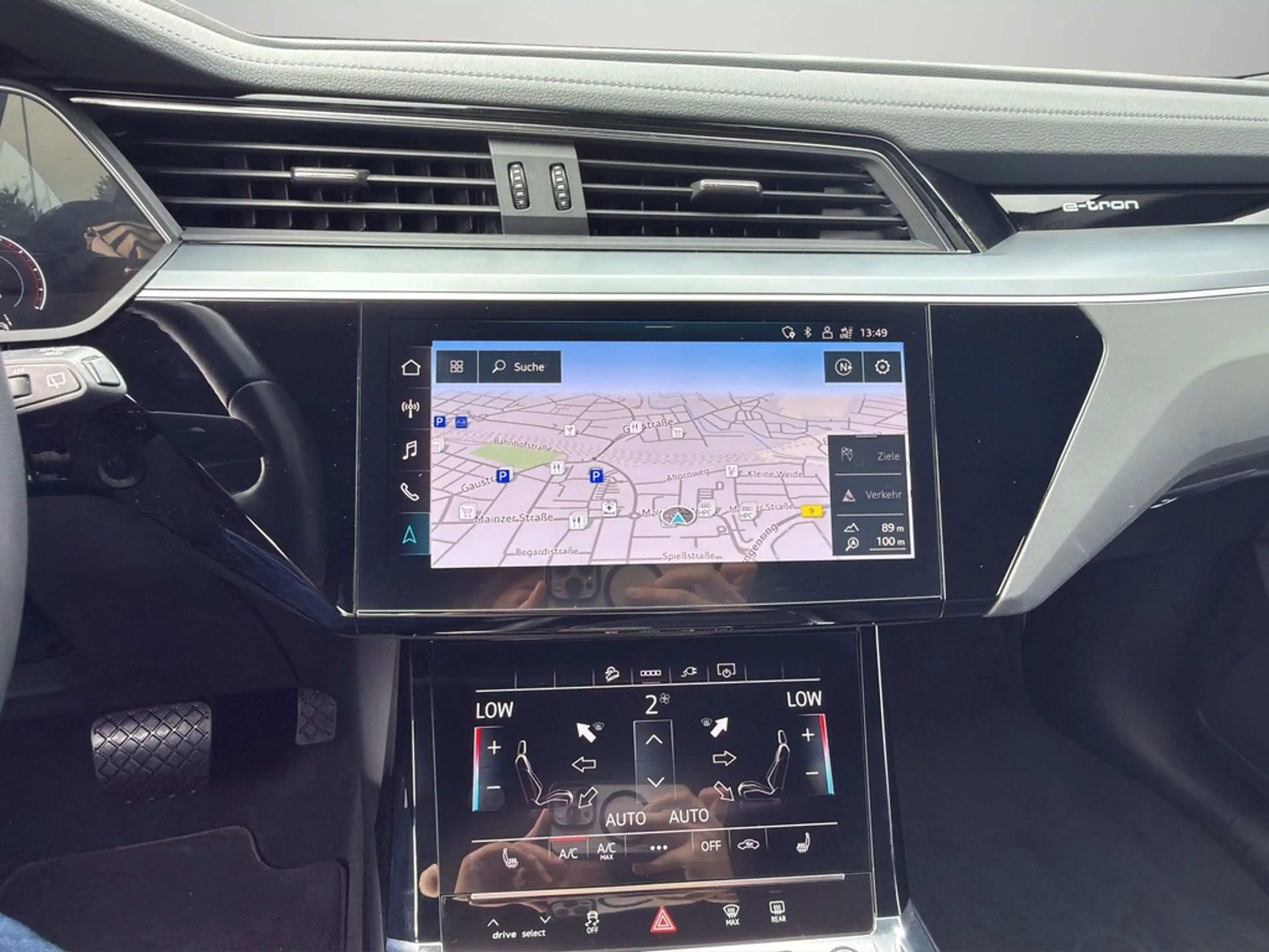 Audi e-tron 55 quattro *PANO*LUFT*AHK*LEDER* — photo 15